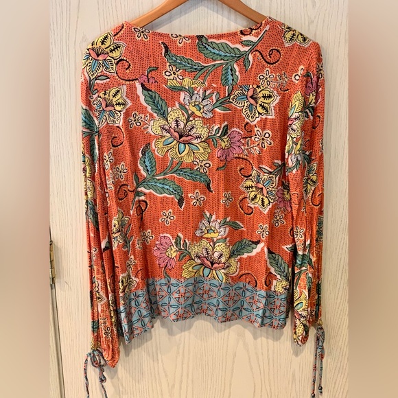 Willow & Root Floral Blouse - Picture 4 of 11